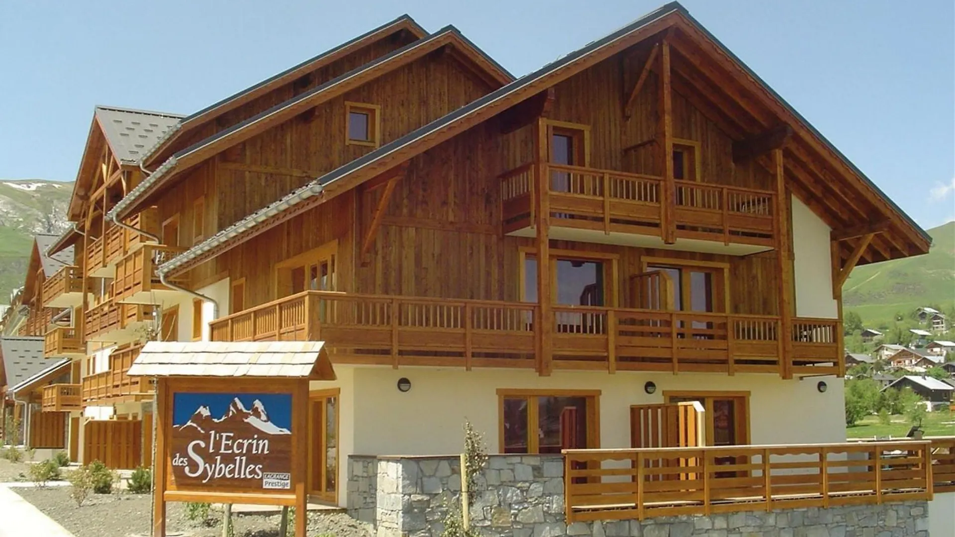 Spacious Apartment 500 M From The Ski Slopes Fontcouverte-la-Toussuire France